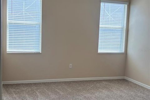 House in Orlando, Florida 4 bedrooms, 181.72 sq.m. № 2394359 - photo 12