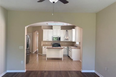 House in Orlando, Florida 4 bedrooms, 181.72 sq.m. № 2394359 - photo 5