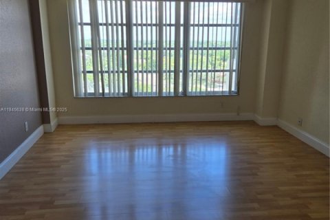 Condo in Coral Springs, Florida, 1 bedroom  № 1842551 - photo 6