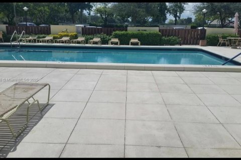 Condo in Coral Springs, Florida, 1 bedroom  № 1842551 - photo 3