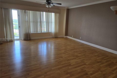 Condo in Coral Springs, Florida, 1 bedroom  № 1842551 - photo 8