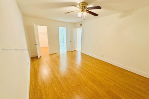 Condo in Oakland Park, Florida, 2 bedrooms  № 1861790 - photo 4