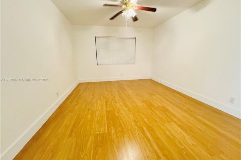 Condo in Oakland Park, Florida, 2 bedrooms  № 1861790 - photo 6