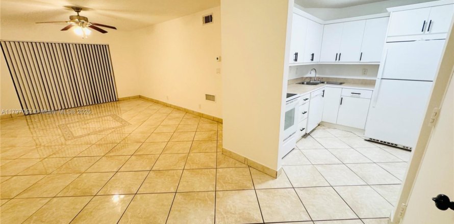 Condo in Oakland Park, Florida, 2 bedrooms № 1861790