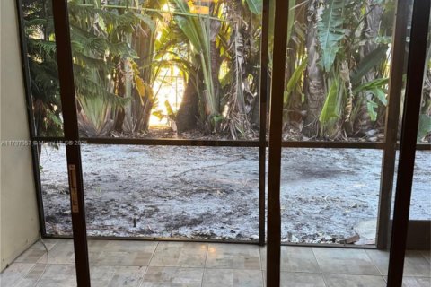 Condo in Oakland Park, Florida, 2 bedrooms  № 1861790 - photo 23