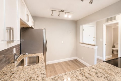 Copropriété à louer à Fort Lauderdale, Floride: 1 chambre, 74.32 m2 № 2385106 - photo 2