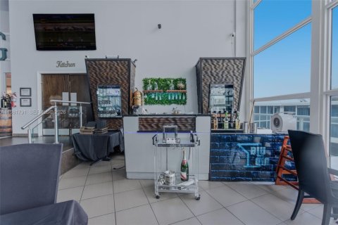 Commercial property in Miami Beach, Florida № 2043102 - photo 17
