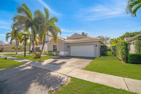 House in Pembroke Pines, Florida 3 bedrooms, 163.88 sq.m. № 2033548 - photo 4