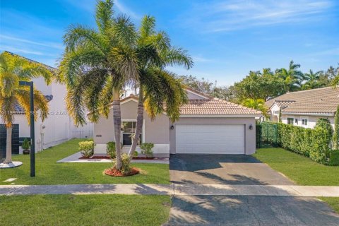 House in Pembroke Pines, Florida 3 bedrooms, 163.88 sq.m. № 2033548
