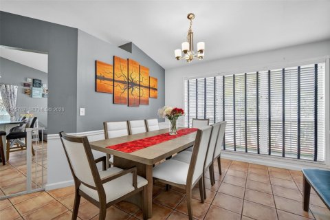 House in Pembroke Pines, Florida 3 bedrooms, 163.88 sq.m. № 2033548 - photo 11