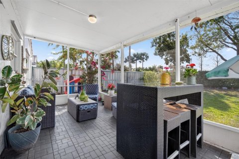 House in Pembroke Pines, Florida 3 bedrooms, 163.88 sq.m. № 2033548 - photo 24