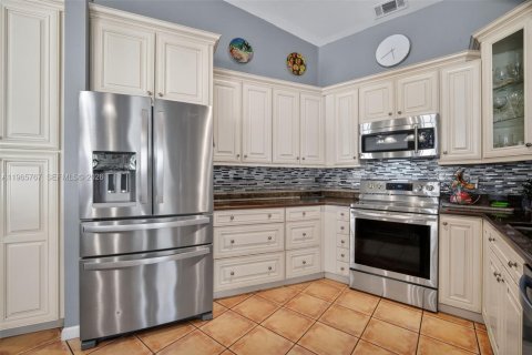 House in Pembroke Pines, Florida 3 bedrooms, 163.88 sq.m. № 2033548 - photo 7