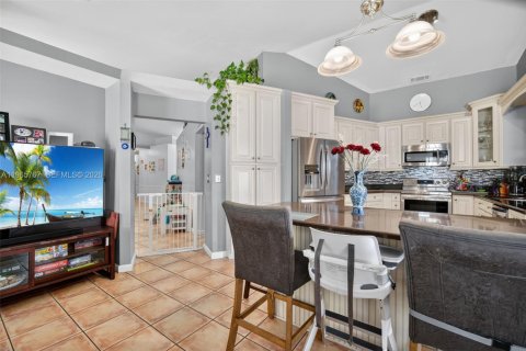 House in Pembroke Pines, Florida 3 bedrooms, 163.88 sq.m. № 2033548 - photo 9