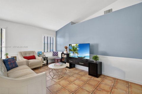 House in Pembroke Pines, Florida 3 bedrooms, 163.88 sq.m. № 2033548 - photo 12