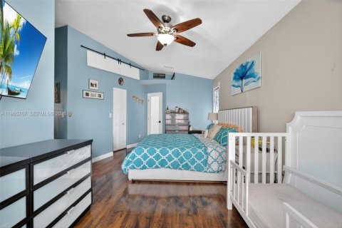 House in Pembroke Pines, Florida 3 bedrooms, 163.88 sq.m. № 2033548 - photo 15