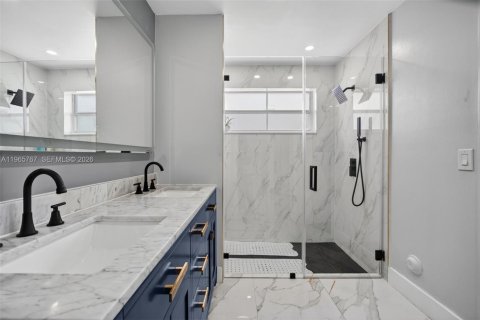 House in Pembroke Pines, Florida 3 bedrooms, 163.88 sq.m. № 2033548 - photo 18