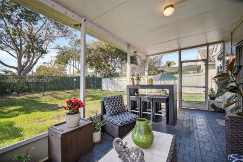 House in Pembroke Pines, Florida 3 bedrooms, 163.88 sq.m. № 2033548 - photo 25