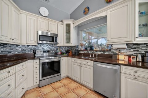 House in Pembroke Pines, Florida 3 bedrooms, 163.88 sq.m. № 2033548 - photo 6