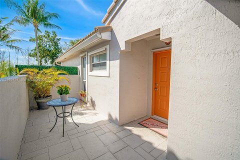 House in Pembroke Pines, Florida 3 bedrooms, 163.88 sq.m. № 2033548 - photo 5