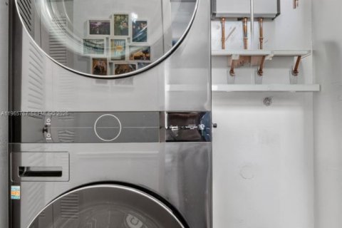 House in Pembroke Pines, Florida 3 bedrooms, 163.88 sq.m. № 2033548 - photo 23