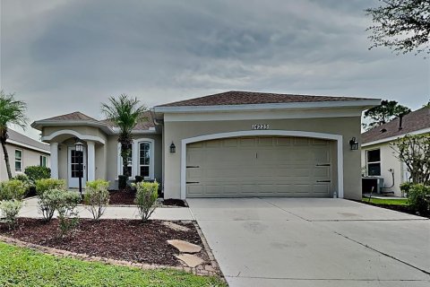 Villa ou maison à louer à Lakewood Ranch, Floride: 3 chambres, 152.17 m2 № 1910953 - photo 1