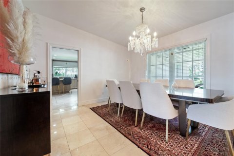 Villa ou maison à louer à Coral Gables, Floride: 5 chambres, 353.77 m2 № 1777650 - photo 3