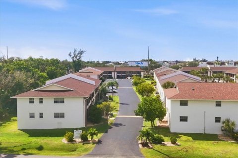 Copropriété à vendre à Englewood, Floride: 2 chambres, 98.1 m2 № 2399424 - photo 3