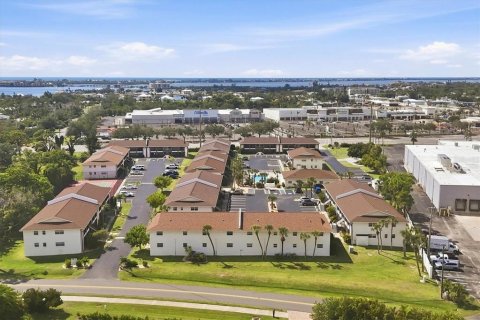 Copropriété à vendre à Englewood, Floride: 2 chambres, 98.1 m2 № 2399424 - photo 2
