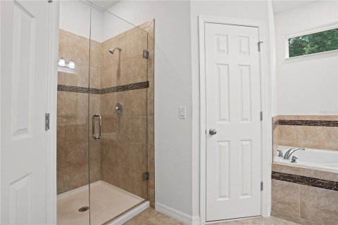 Casa en venta en Apopka, Florida, 6 dormitorios, 296.27 m2 № 2383666 - foto 27