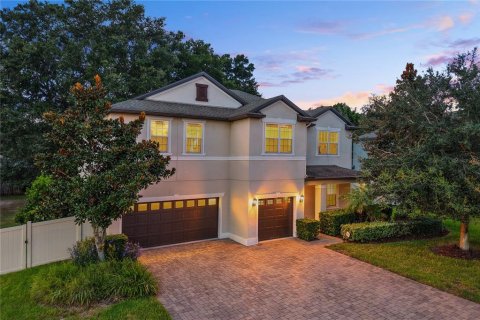 Casa en Apopka, Florida 6 dormitorios, 296.27 m2 № 2383666