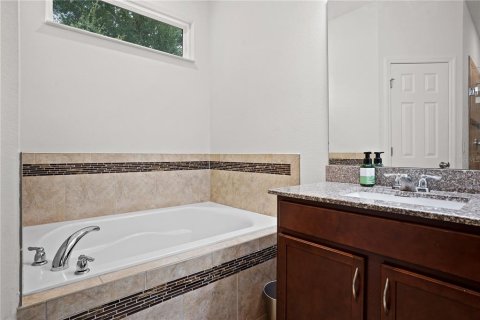 Casa en venta en Apopka, Florida, 6 dormitorios, 296.27 m2 № 2383666 - foto 28