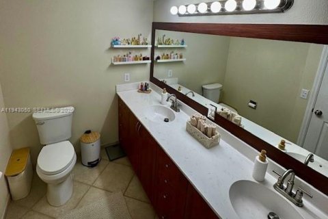 Condo in West Palm Beach, Florida, 3 bedrooms  № 2002333 - photo 8