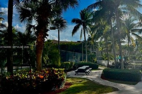 Condo in West Palm Beach, Florida, 3 bedrooms  № 2002333 - photo 11