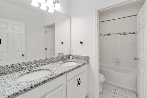 House in Davenport, Florida 4 bedrooms, 196.21 sq.m. № 1654276 - photo 25