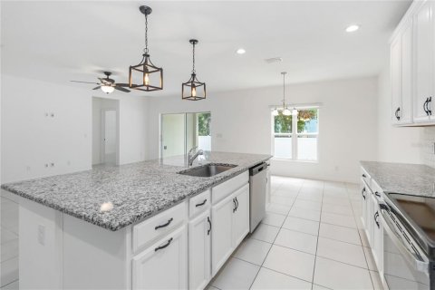House in Davenport, Florida 4 bedrooms, 196.21 sq.m. № 1654276 - photo 13