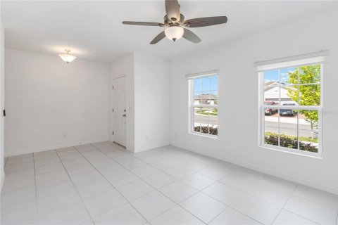 House in Davenport, Florida 4 bedrooms, 196.21 sq.m. № 1654276 - photo 5
