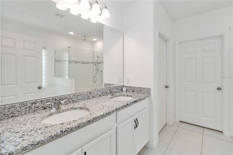 House in Davenport, Florida 4 bedrooms, 196.21 sq.m. № 1654276 - photo 15