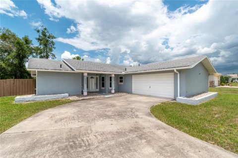 House in Ocala, Florida 3 bedrooms, 165.92 sq.m. № 2267023