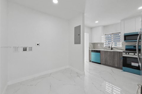 Propiedad comercial en venta en Miami, Florida, 262.08 m2 № 2011513 - foto 8