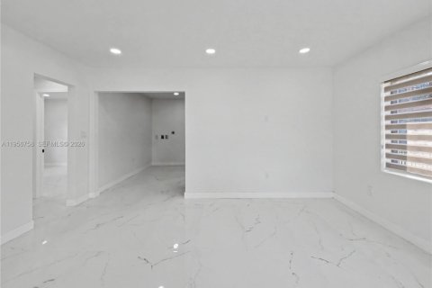 Propiedad comercial en venta en Miami, Florida, 262.08 m2 № 2011513 - foto 18
