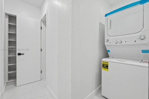 Propiedad comercial en venta en Miami, Florida, 262.08 m2 № 2011513 - foto 17