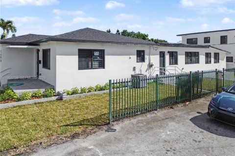 Propiedad comercial en venta en Miami, Florida, 262.08 m2 № 2011513 - foto 2