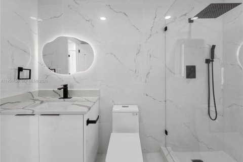 Propiedad comercial en venta en Miami, Florida, 262.08 m2 № 2011513 - foto 21