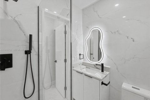 Propiedad comercial en venta en Miami, Florida, 262.08 m2 № 2011513 - foto 16