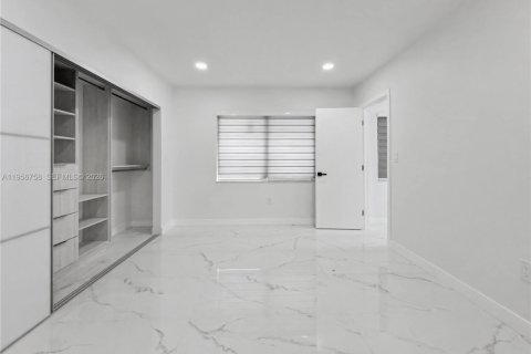 Propiedad comercial en venta en Miami, Florida, 262.08 m2 № 2011513 - foto 11