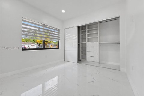 Propiedad comercial en venta en Miami, Florida, 262.08 m2 № 2011513 - foto 23