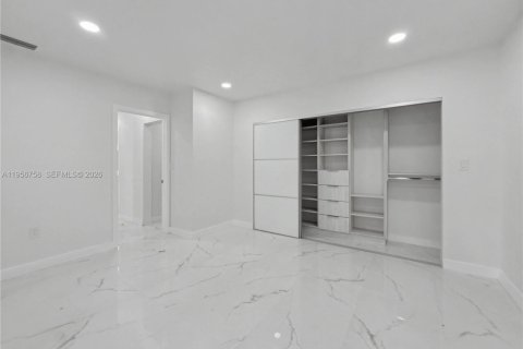 Propiedad comercial en venta en Miami, Florida, 262.08 m2 № 2011513 - foto 12