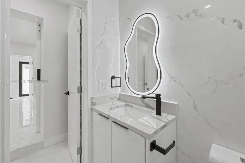 Propiedad comercial en venta en Miami, Florida, 262.08 m2 № 2011513 - foto 15