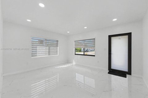 Propiedad comercial en venta en Miami, Florida, 262.08 m2 № 2011513 - foto 7