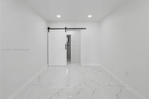 Propiedad comercial en venta en Miami, Florida, 262.08 m2 № 2011513 - foto 14